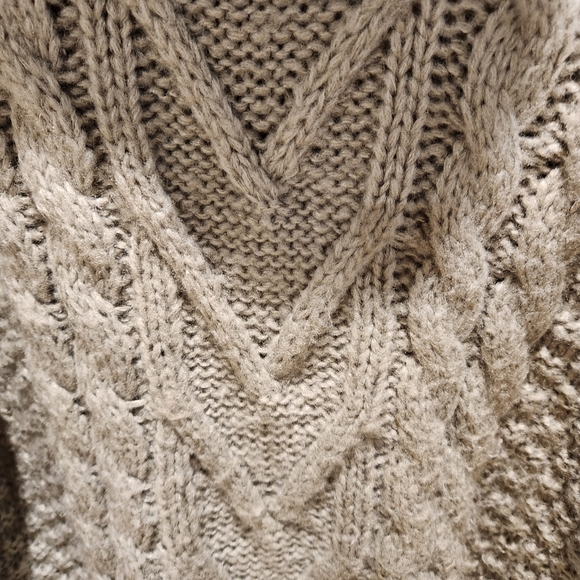 Jun & Ivy Francescas Turtleneck Cable Knit Chunky Sweater - Picture 2 of 8